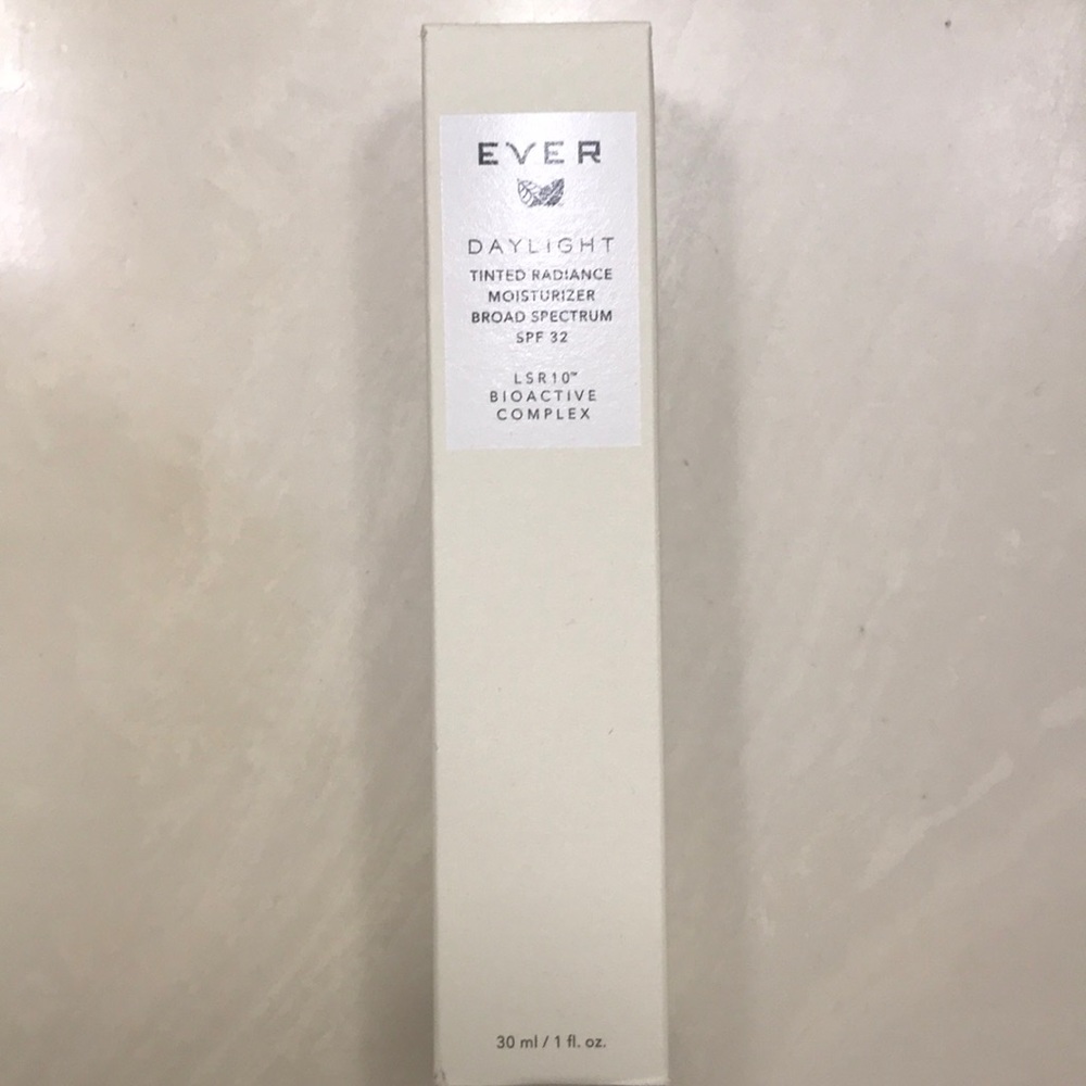 EVER Daylight Tinted Radiance Moisturizer SPF 32